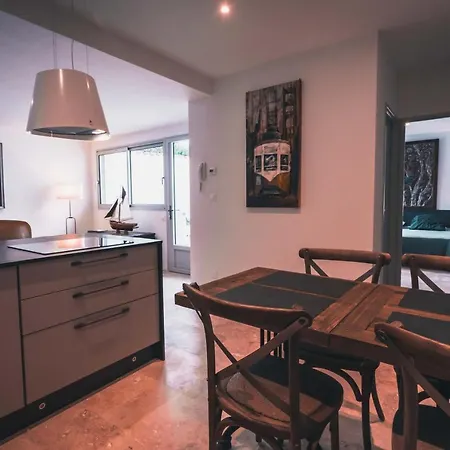 Avec Cour Privee Centre Classe 4 Etoiles Remparts 1 Appartement *