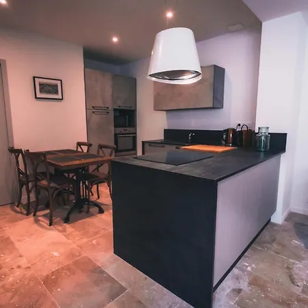 Avec Cour Privee Centre Classe 4 Etoiles Remparts 1 Appartement La Rochelle (Charente-Maritime)