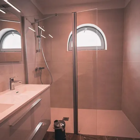 Avec Cour Privee Centre Classe 4 Etoiles Remparts 1 La Rochelle (Charente-Maritime)