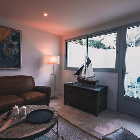 Avec Cour Privee Centre Classe 4 Etoiles Remparts 1 Appartement *