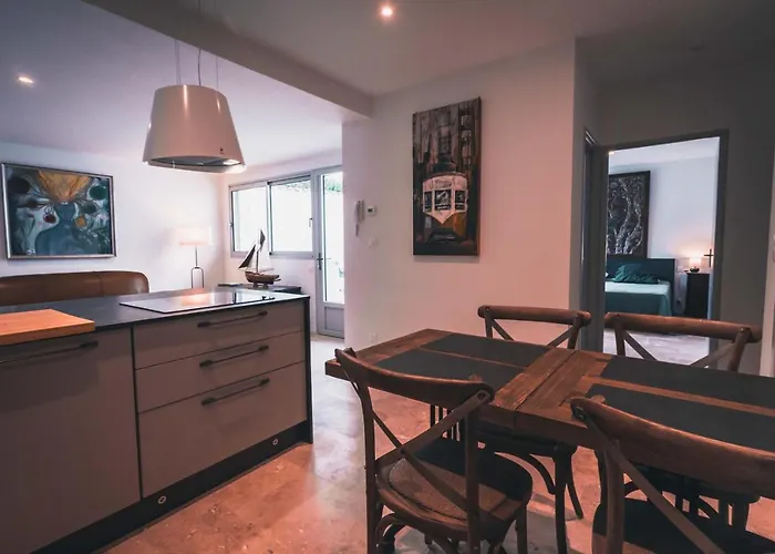 Avec Cour Privee Centre Classe 4 Etoiles Remparts 1 Апартаменты *