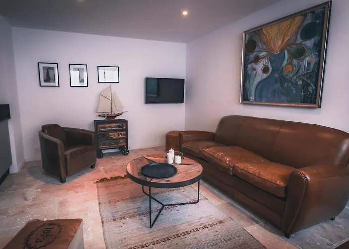 Avec Cour Privee Centre Classe 4 Etoiles Remparts 1 Апартаменты *